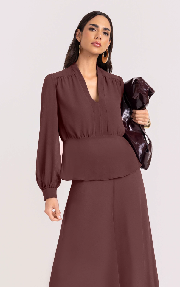 Blusa Chiffon Com Recortes - Ref 31067203 - R$ 329,90  + Pantalona Crepe - Ref  39067319 - R$ 459,90   