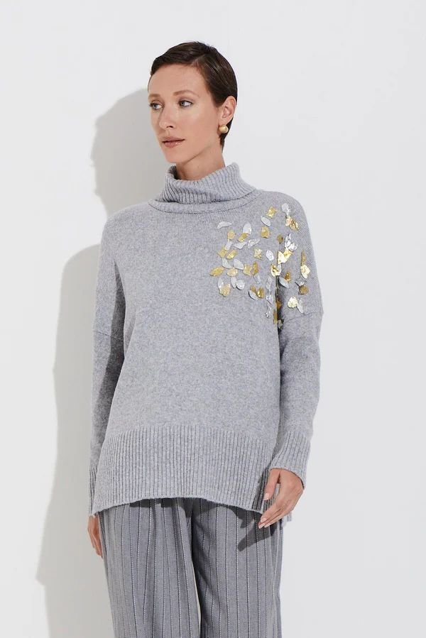 Blusa tricot gola alta com bordado Viviane Furrier - ref: 216010 - R$ 759,90 em 6x de R$ 126,65
