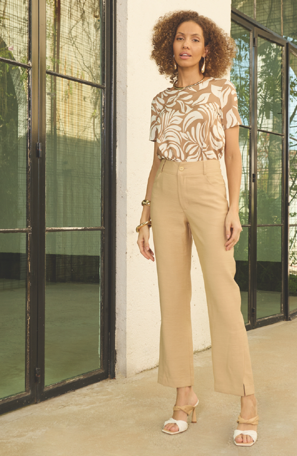 Calça viscose com fenda - ref: 126037 - R$ 399,90 em 6x de R$ 66,65