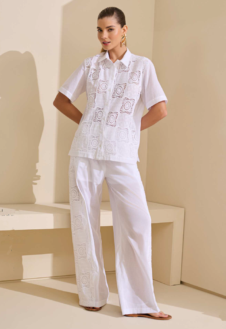 Calça wide leg algodão com renda  - ref: 34772555 - R$ 529,90 em 6x de R$88,32 + Camisa renda com algodão -ref: 34772554 - R$ 329,90 em 6x de R$ 54,98 