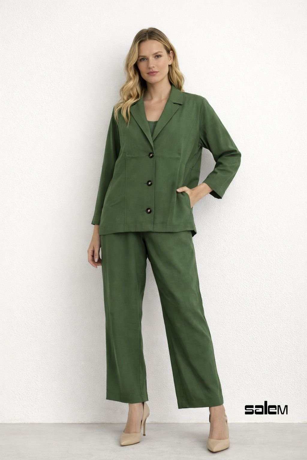 Conjunto calça com blazer viscose - ref: 126840 - R$ 599,90 em 6x de R$ 99,98