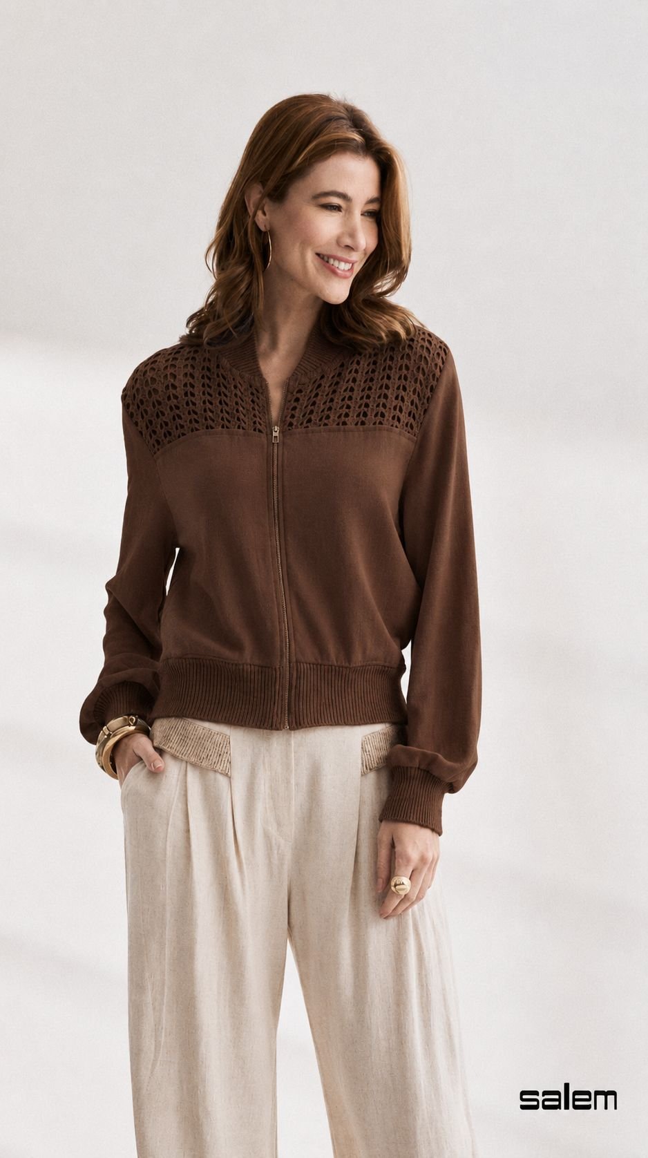 Jaqueta crepe com renda - ref: 1013763 - R$ 699,90 em 6x de R$ 116,65 + Pantalona algodão detalhe ribana - ref: 1013696  - R$ 699,90 em 6x de R$ 116,65     