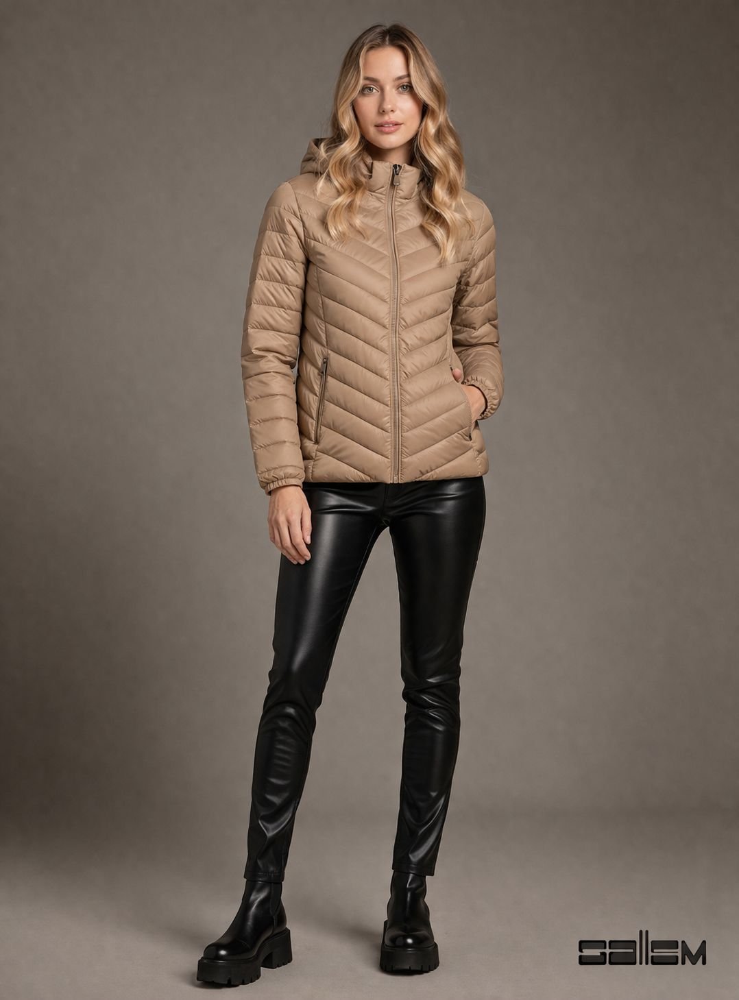 Jaqueta nylon com capuz - ref: 620311 - R$ 299,90 em 6x de R$ 49,98