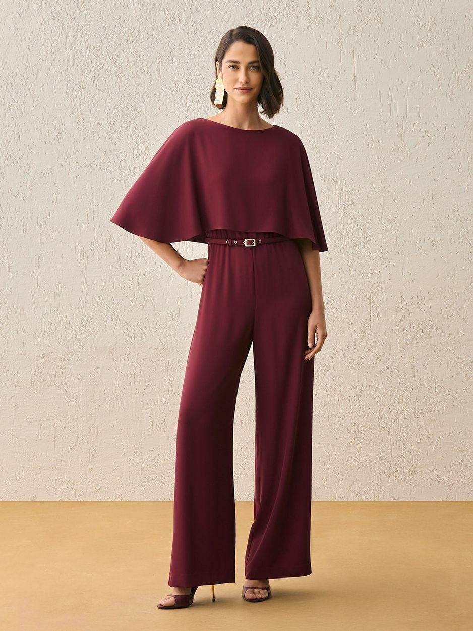 Macacão crepe com capa e cinto - ref: MC260023 - R$ 549,90 em 6x de R$ 91,65