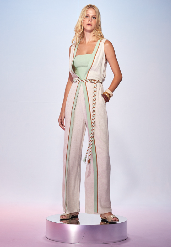 Macacão linho com sobreposição e cordão - ref: 1013282 - R$ 899,90 em 6x de R$ 149,98