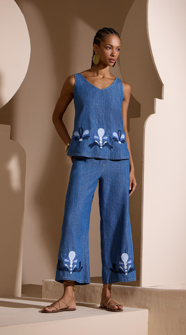 Pantalona jeans bordado - ref: 34341110 - R$ 419,90 em 6x de R$ 69,98 + Regata jeans bordado ref: 34341109 - R$ 279,90 em 6x de R$ 46,65   