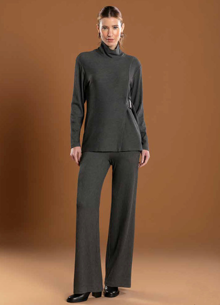 Pantalona malha canelada - ref: 043178 - R$ 659,90 em 6x de R$ 109,98 + Blusa malha canelada cachecour - ref: 043180 - R$ 599,90 em 6x de R$ 99,98