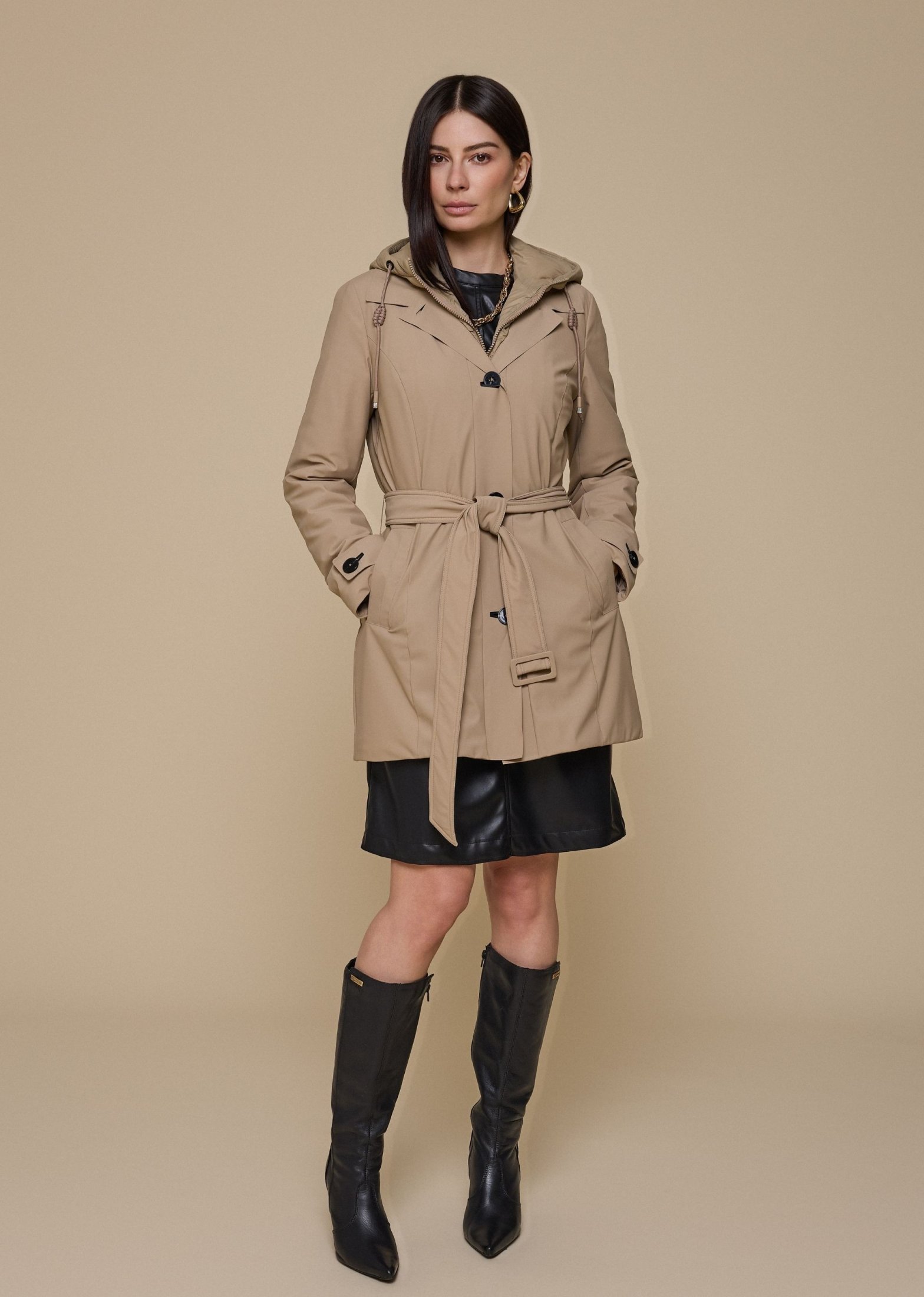 Parka crepe com capuz removível - Ref: 20700061 - R$ 1.339,90 em 6x de R$ 223,32