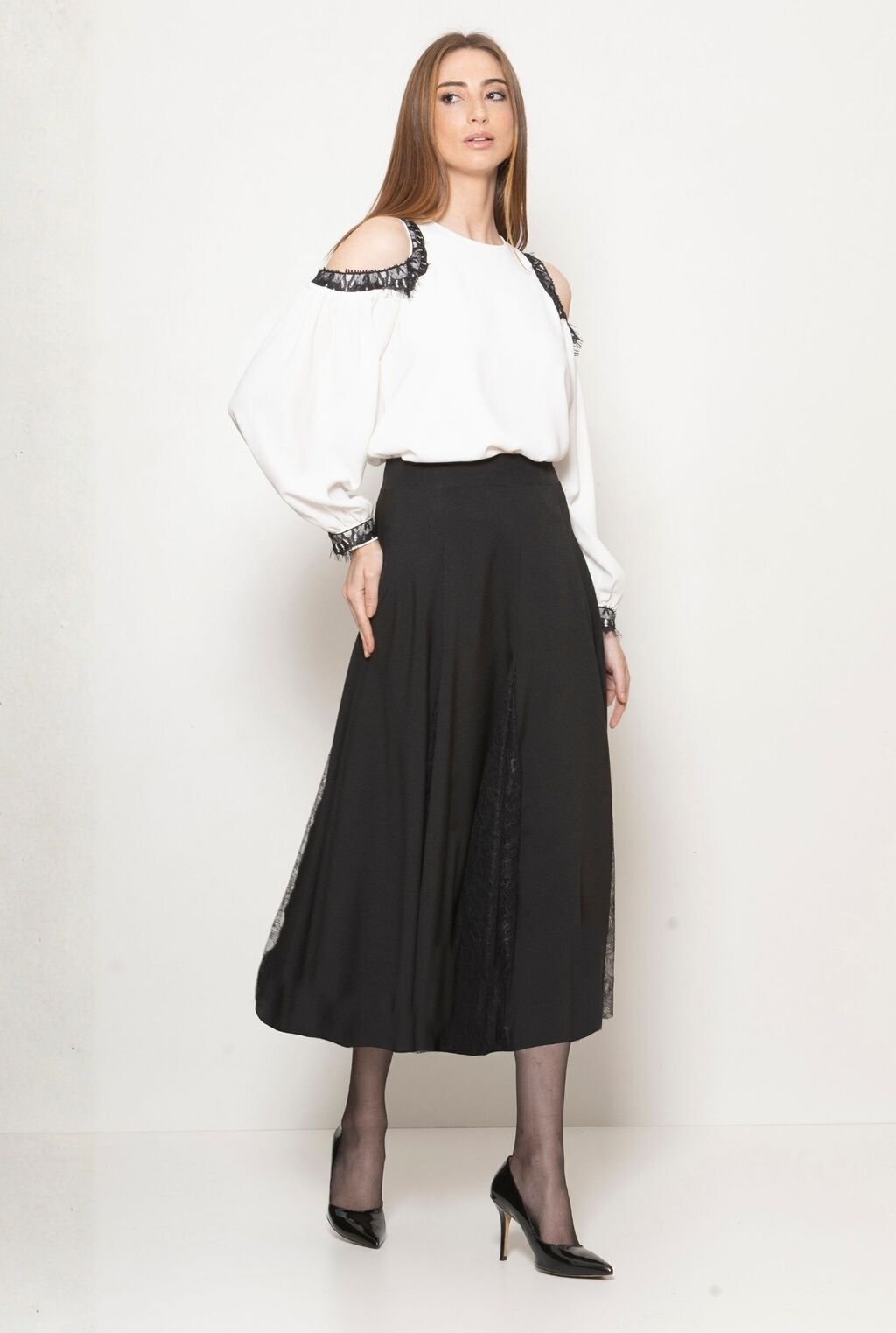 Saia crepe evasê com renda - ref: 2614436 - R$ 899,90 em 6x de R$ 149,98