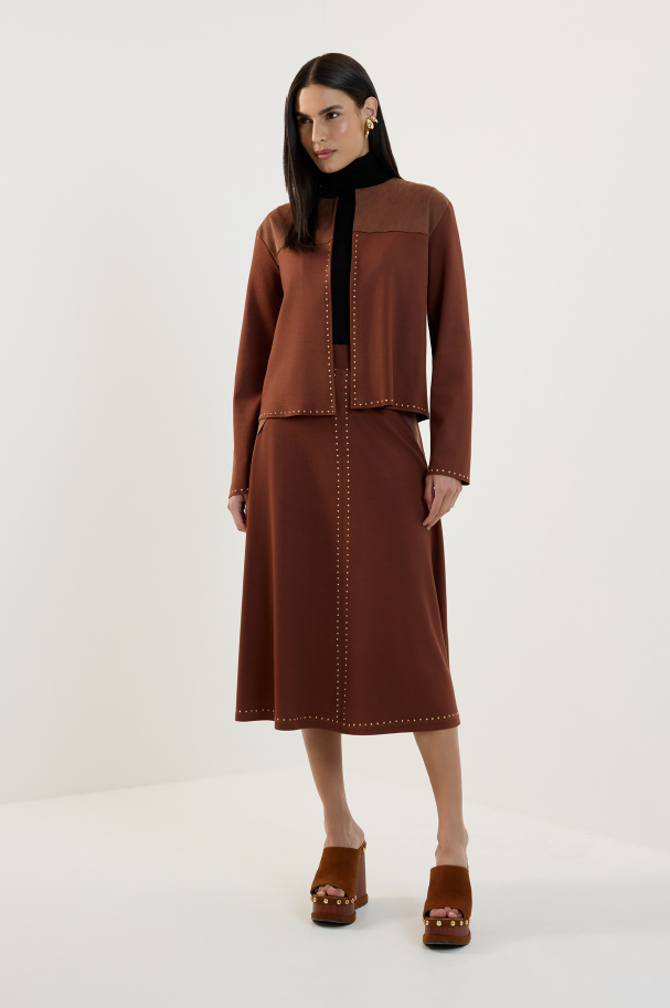 Saia malha com taxinhas Lucidez - ref: 65911517 - R$ 749,90 em 6x de R$ 124,98 + Casaqueto malha com taxinhas Lucidez - ref: 65911518 - R$ 799,90 em 6x de R$ 133,32