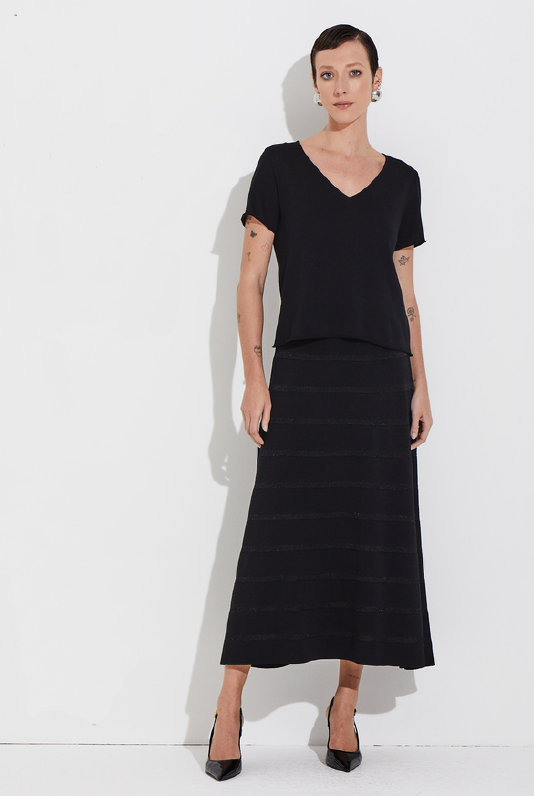 Saia midi tricot evasê Viviane Furrier - ref: 215630 - R$ 899,90 em 6x de R$ 149,98 