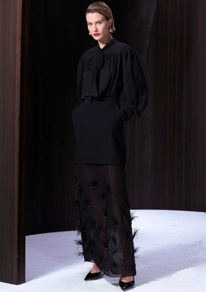 Saia mini com anágua plumas Alphorria - ref: 199528 - R$ 1.149,90 em 6x de R$ 191,65  