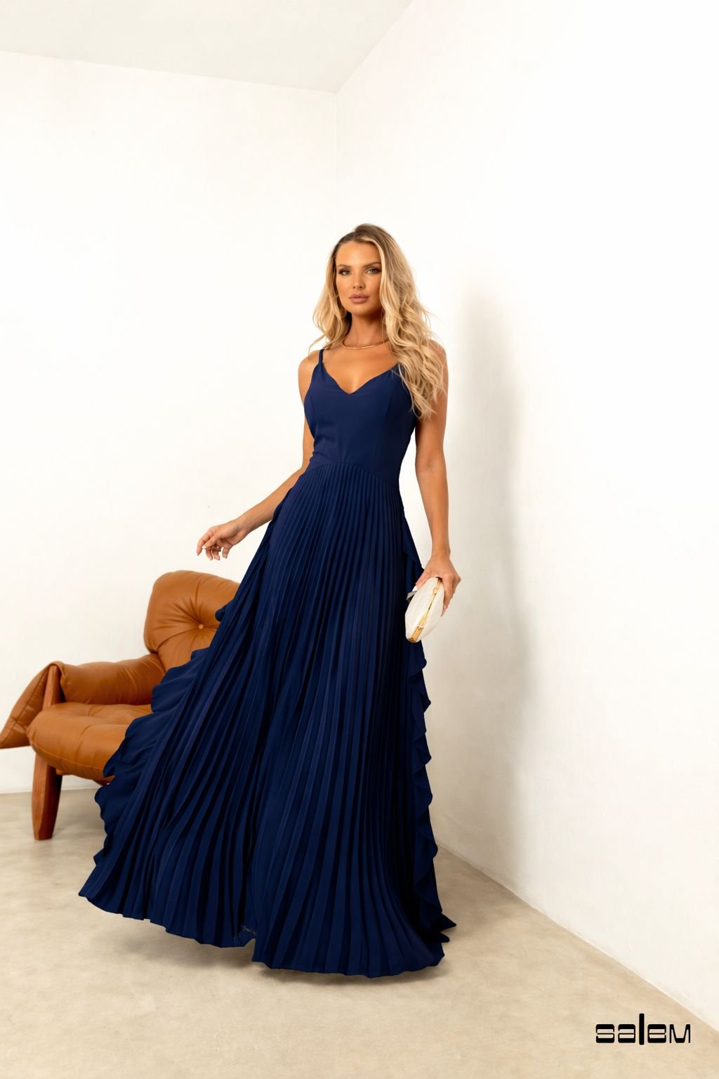 Vestido chiffon plissado com babado - ref: 0202586 - R$ 989,90 em 6x de R$ 164,98