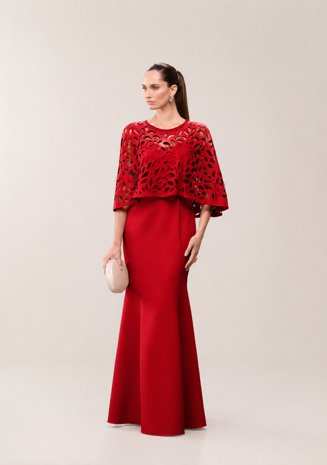 Vestido crepe com capa lasie bordada - ref: A646.403 - R$ 2.799,90 em 6x de R$ 466,65