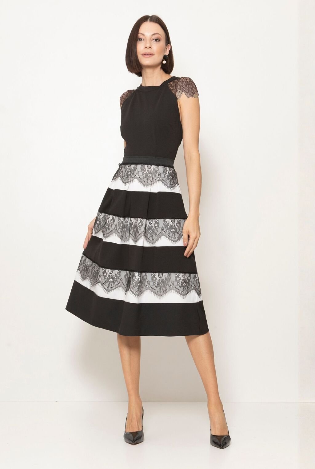Vestido Crepe Com Renda - Ref 2611580 - R$ 1.799,90     (2)