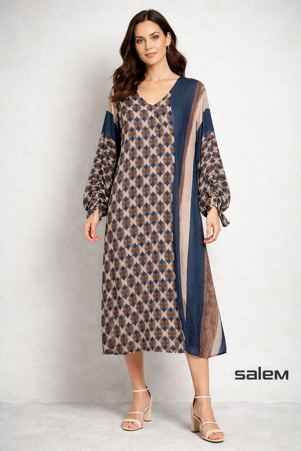 Vestido crepe estampado - ref: 028400 - R$ 529,90 em 6x de R$ 88,32