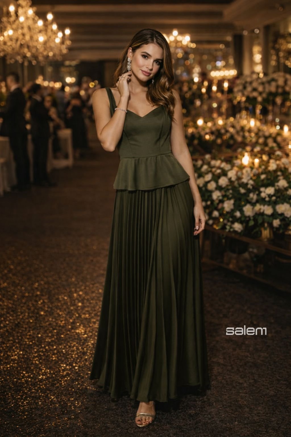 Vestido crepe plissado com peplum e cinto - ref: 0202507 - R$ 879,90 em 6x de R$ 146,65