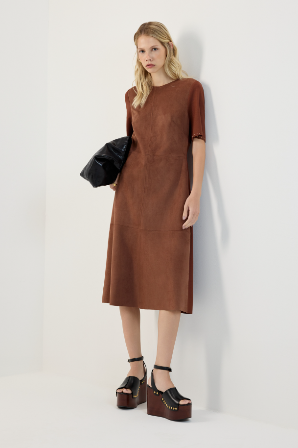 Vestido malha com suede e taxas Lucidez - ref: 65911584 - R$ 959,90 em 6x de R$ 159,98