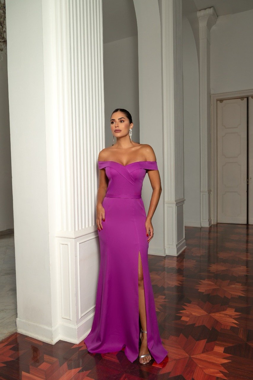 Vestido malha decote princesa - ref: 5728 - R$ 899,90 em 6x de R$ 149,98