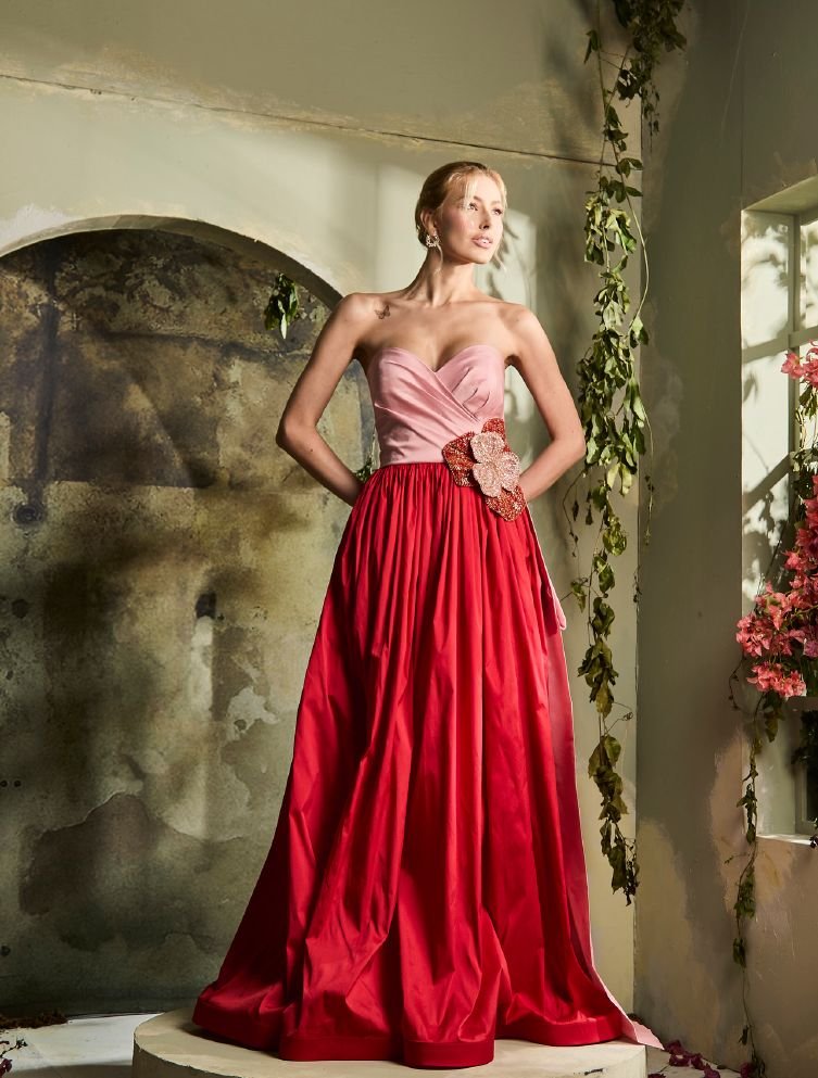 Vestido tafetá tomara que caia com flor bordada - ref: 26720 - R$ 3.569,90 em 6x de R$ 594,98