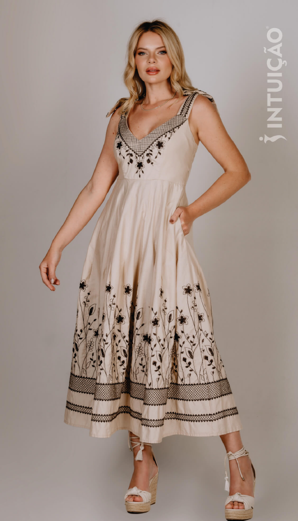 Vestido tricoline bordado - ref: 252505 - R$ 969,90 em 6x de R$ 161,65  