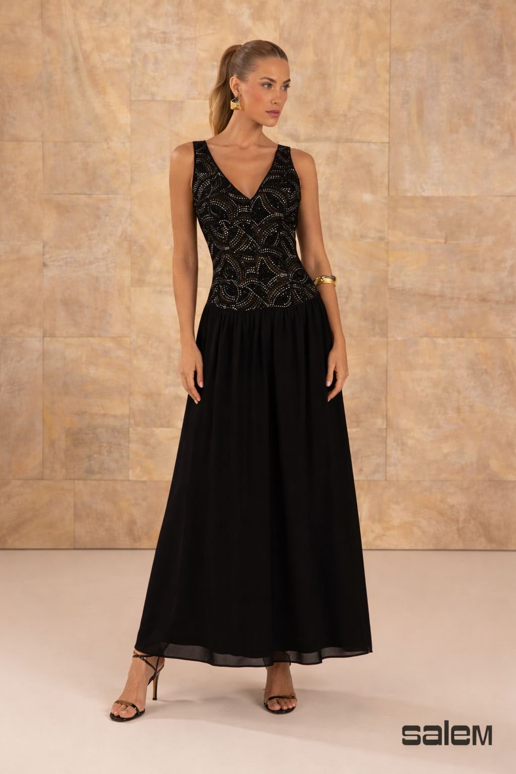 Vestido chiffon corpete bordado - ref: 38067471 - R$ 989,90 em 6x de R$ 164,98